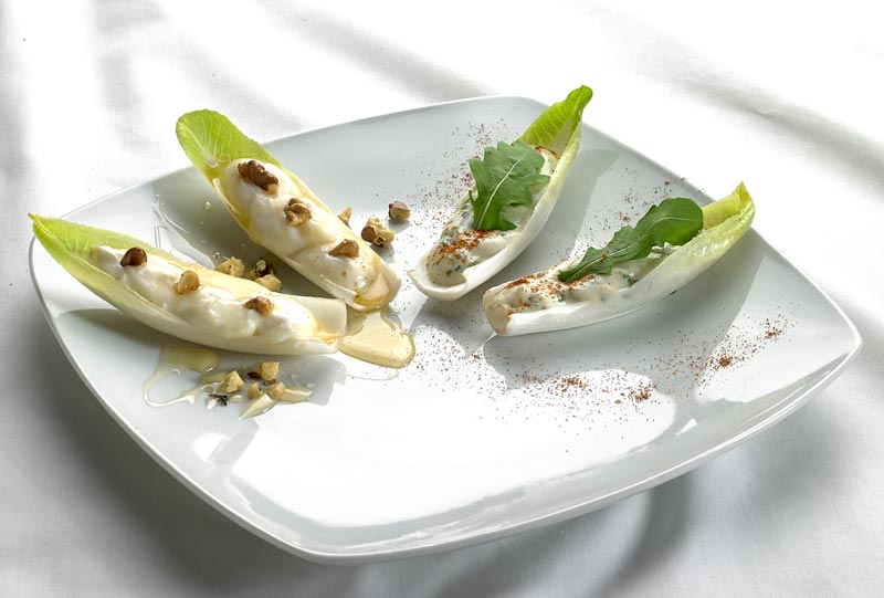 Barchette di indivia belga e Taleggio DOP